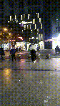 周一内涵囧图云飞系列 小姐姐你挤得也太多了吧！