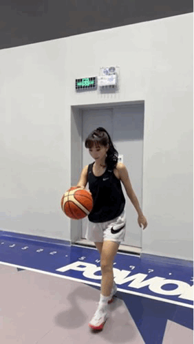 周一内涵囧图云飞系列 小姐姐你挤得也太多了吧！