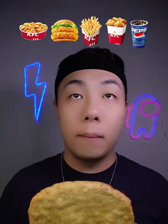 挑战吃巨人香辣鸡腿堡,巨人上校鸡块,巨人鸡米花,巨人薯条