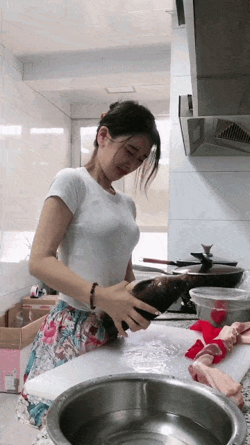 周一内涵囧图云飞系列 美女这舞蹈层次感很好！