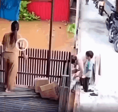 周五福利囧图云飞系列 美女不要挡路啊腿收一下