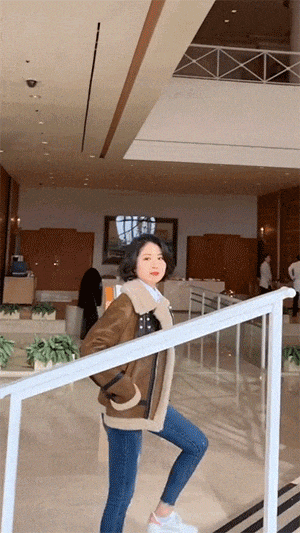 周五福利囧图云飞系列 美女不要挡路啊腿收一下