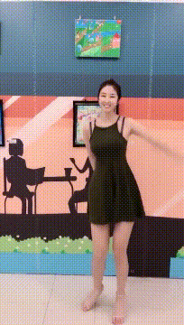 周一内涵囧图云飞系列 空姐总是那么引人注目！