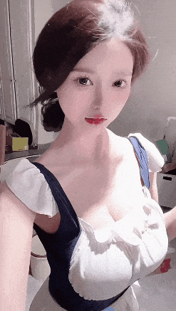 周一内涵囧图云飞系列 空姐总是那么引人注目！