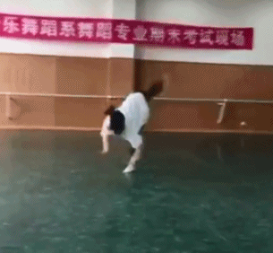 周五福利囧图云飞系列 妹子落水了还不快去帮忙