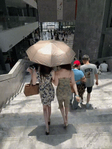 周五福利囧图云飞系列 妹子落水了还不快去帮忙