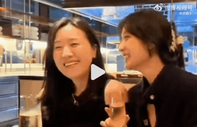 周一内涵囧图云飞系列 出水芙蓉显露性感好身材！