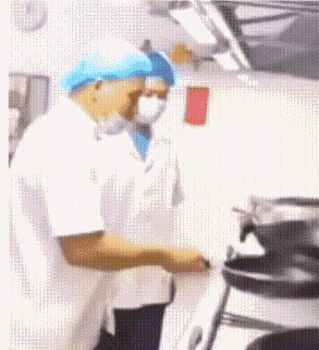 周一内涵囧图云飞系列 小姐姐你挤得也太多了吧！