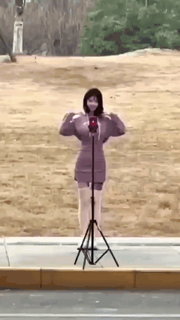 周一内涵囧图云飞系列 小姐姐你挤得也太多了吧！
