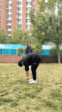 周一内涵囧图云飞系列 裙子都罩不住那点风情了！
