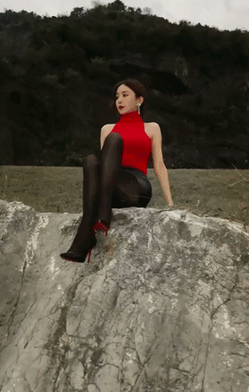 周一内涵囧图云飞系列 妹子看风景不知自己也是风景