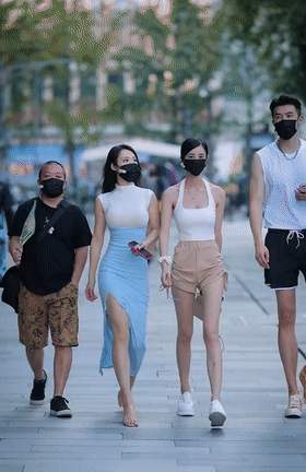 周一内涵囧图云飞系列 妹子看风景不知自己也是风景