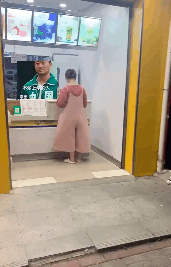 周五福利囧图云飞系列 黑丝妹子跳皮筋真是带劲呀