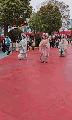 周一内涵囧图云飞系列 妹子的大长腿又白又嫩的！