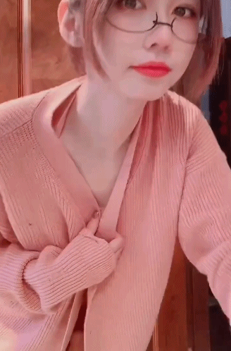 周一内涵囧图云飞系列 妹子的大长腿又白又嫩的！