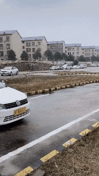 周一内涵囧图云飞系列 妹子的大长腿又白又嫩的！
