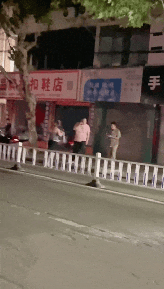 周一内涵囧图云飞系列 妹子的大长腿又白又嫩的！