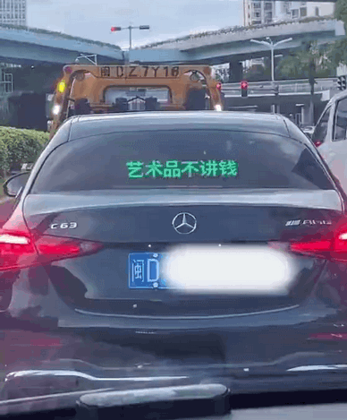 周一内涵囧图云飞系列 妹子的大长腿又白又嫩的！