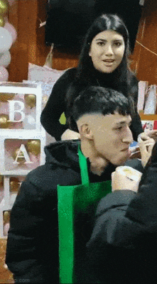 周一内涵囧图云飞系列 妹子的大长腿又白又嫩的！