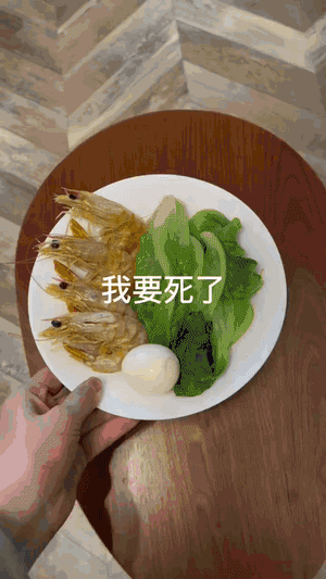 周五福利囧图云飞系列 美女的工服能直接当战袍了