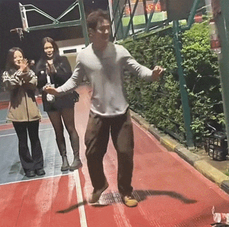 周五福利囧图云飞系列 餐厅有美女跳舞何愁没生意