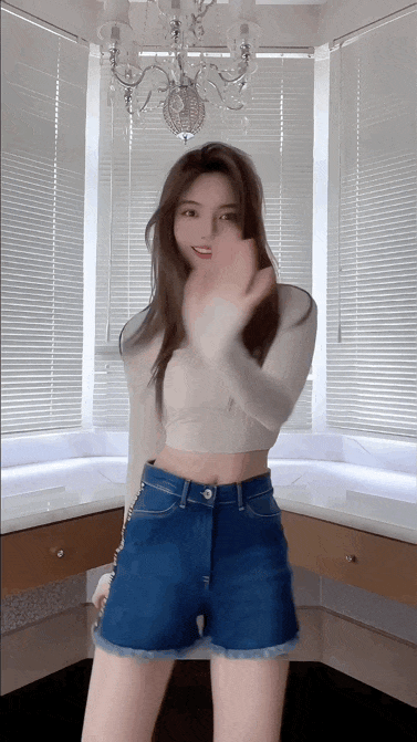 轻松一刻第1471期 我在等待她的头发被风吹起
