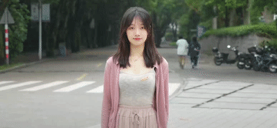 周五福利囧圖云飛系列 美女穿了泳裝為何還穿黑絲