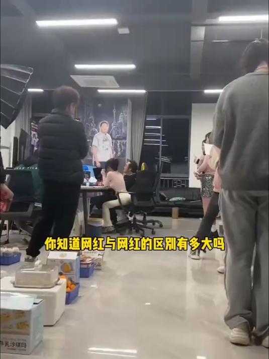 高小健不忘初心,为了这款堡菲丽庄园14度老藤干红葡萄酒,硬是和厂家谈了三天三夜,终于将价格