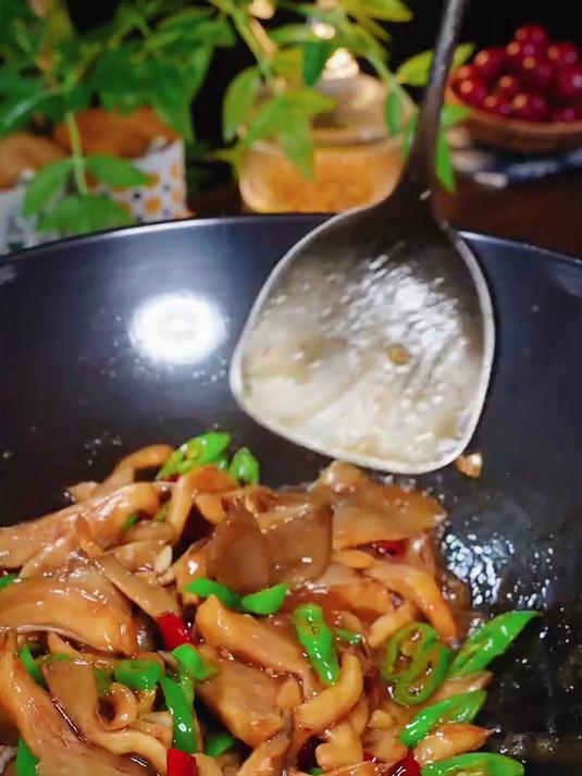 天天大鱼大肉吃腻了,不妨试试这道素炒蘑菇做法简单