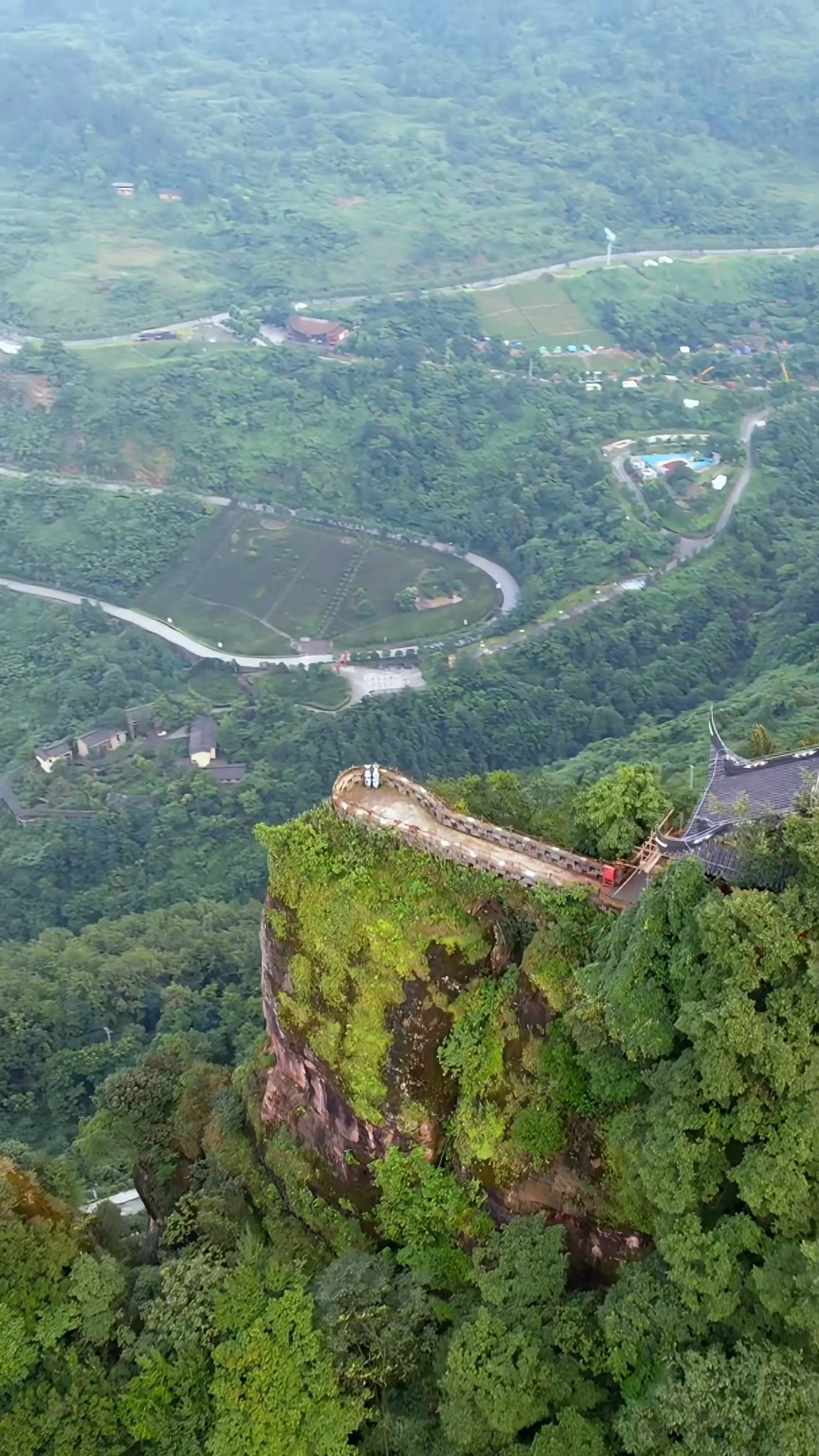 古剑山,又名鸡公嘴,位于重庆市綦江区西北部,是重庆巴渝十二景之一