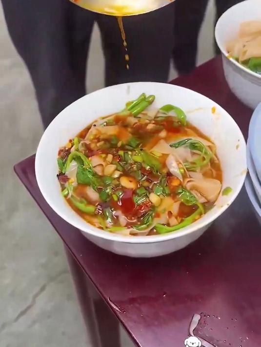 山药裤带面配炸酱超赞!酱香入味,早餐超香～