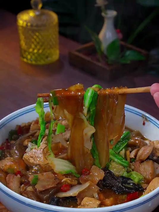 猪肉炖粉皮，鲜香入味滑嫩爽口