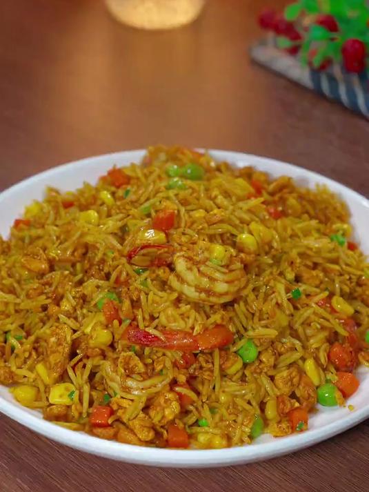 很多孩子都喜欢吃咖喱炒饭