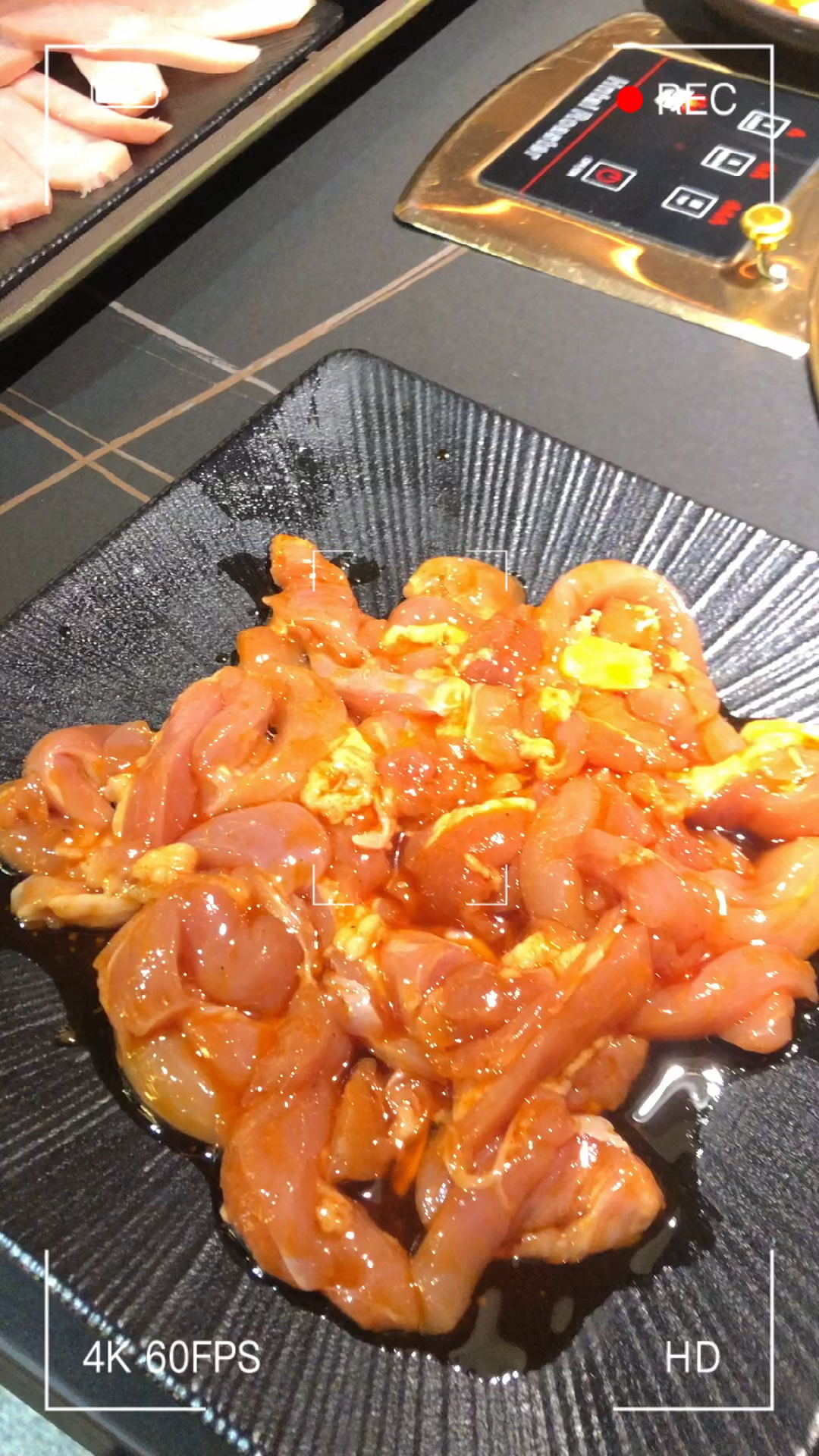 冬天最适合吃烤肉 实拍夜宵东北烤肉
