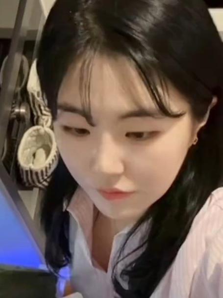 宝宝上次去韩国吃了杂菜说太好吃了,今天晚餐是韩式杂菜和油豆腐