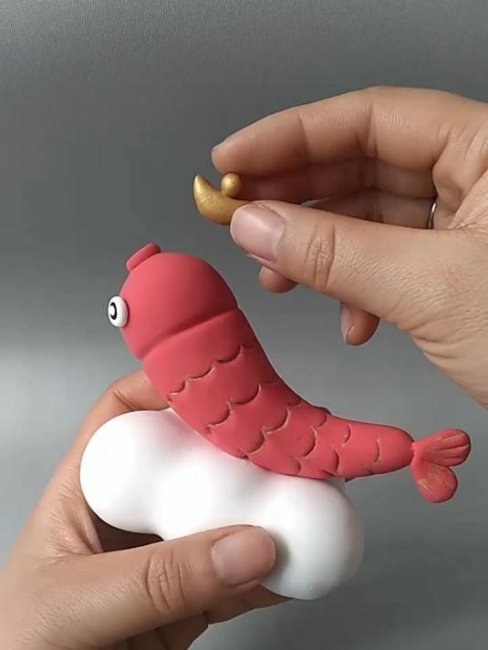 小朋友们快来一起制作粘土—年年有鱼