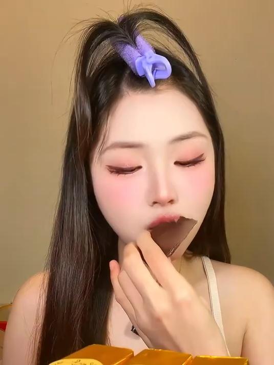 送礼天花板！迪拜夹心巧克力礼盒，金箔点缀比珠宝还精致