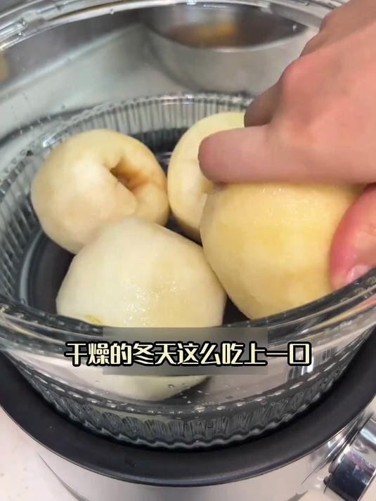 秋冬必备!冰糖炖雪梨,润肺降燥超管用