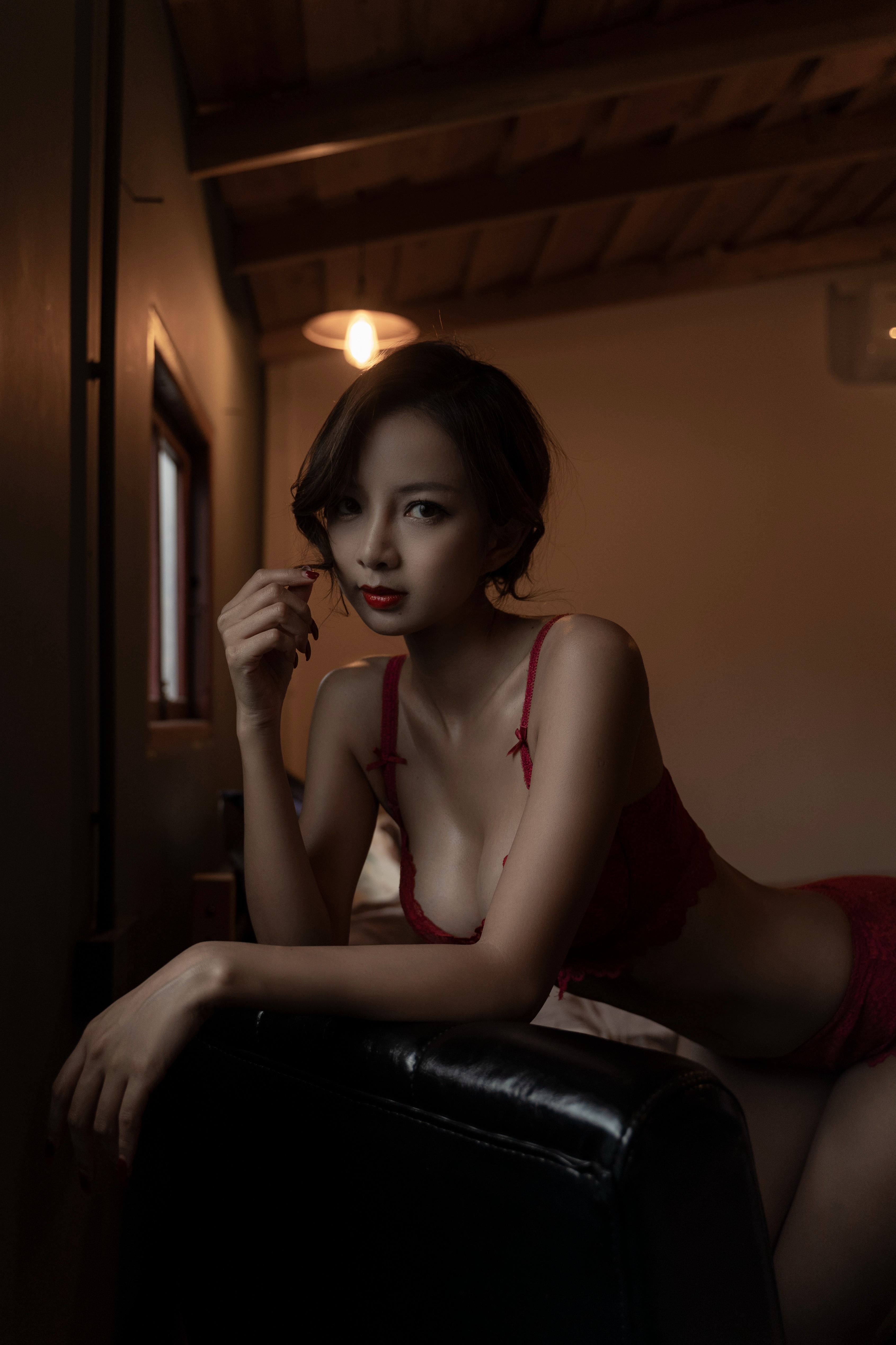 图片[2]-小何同学 – 042 后窗 [36P+1V194M]-六色网