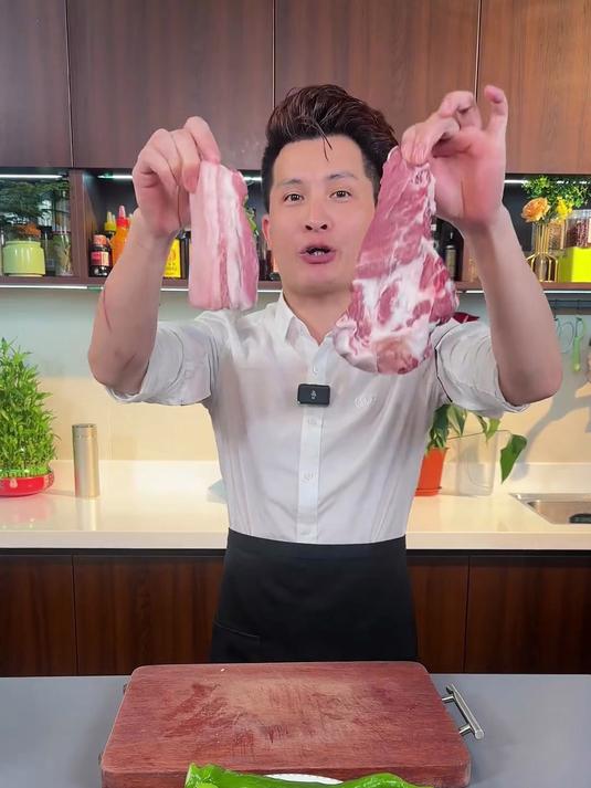 农家小炒肉到底是先炒辣椒还是先炒肉呢？