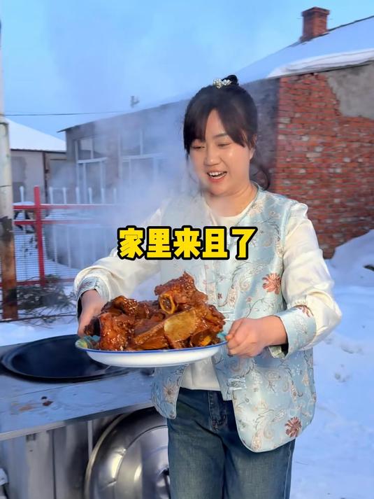 家里来且了,做一桌子菜好好招待