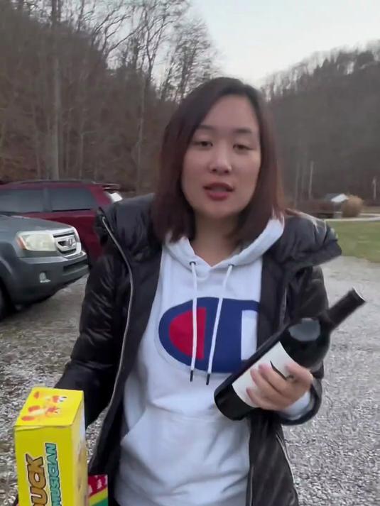 托尼的女儿邀请我们去她家吃圣诞晚餐,看看美国人过节吃什么吧!