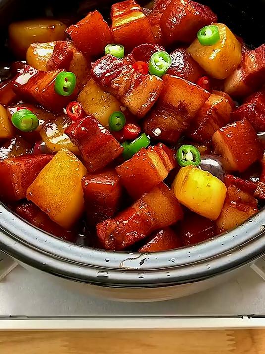 家人最爱的红烧肉,炖制简单,味道太棒了～