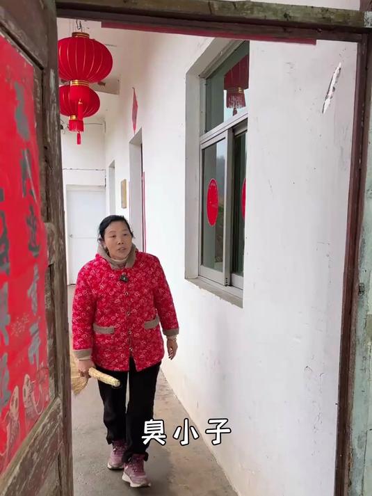 家里过年的剩饭不要扔,姥姥做成大披萨