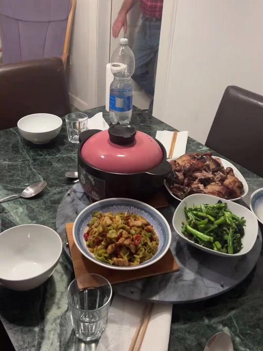 简单的一碗玉米胡萝卜骨头汤也能被公公说成不是一碗普通平常的汤