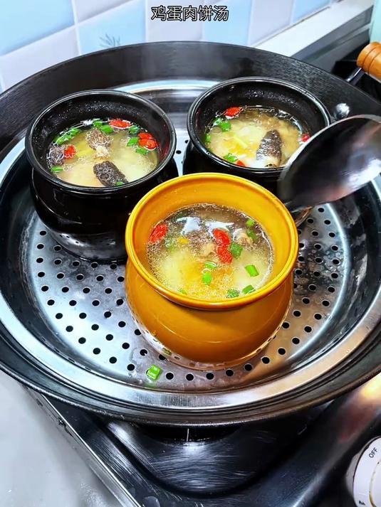 鲜美好喝的鸡蛋肉饼汤