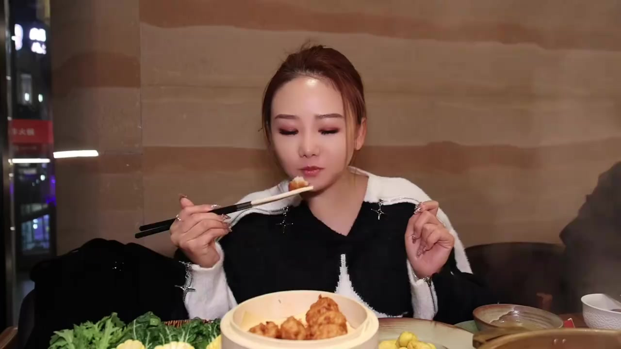 一家专门吃牛肉的火锅,先卤后涮,味道绝绝子