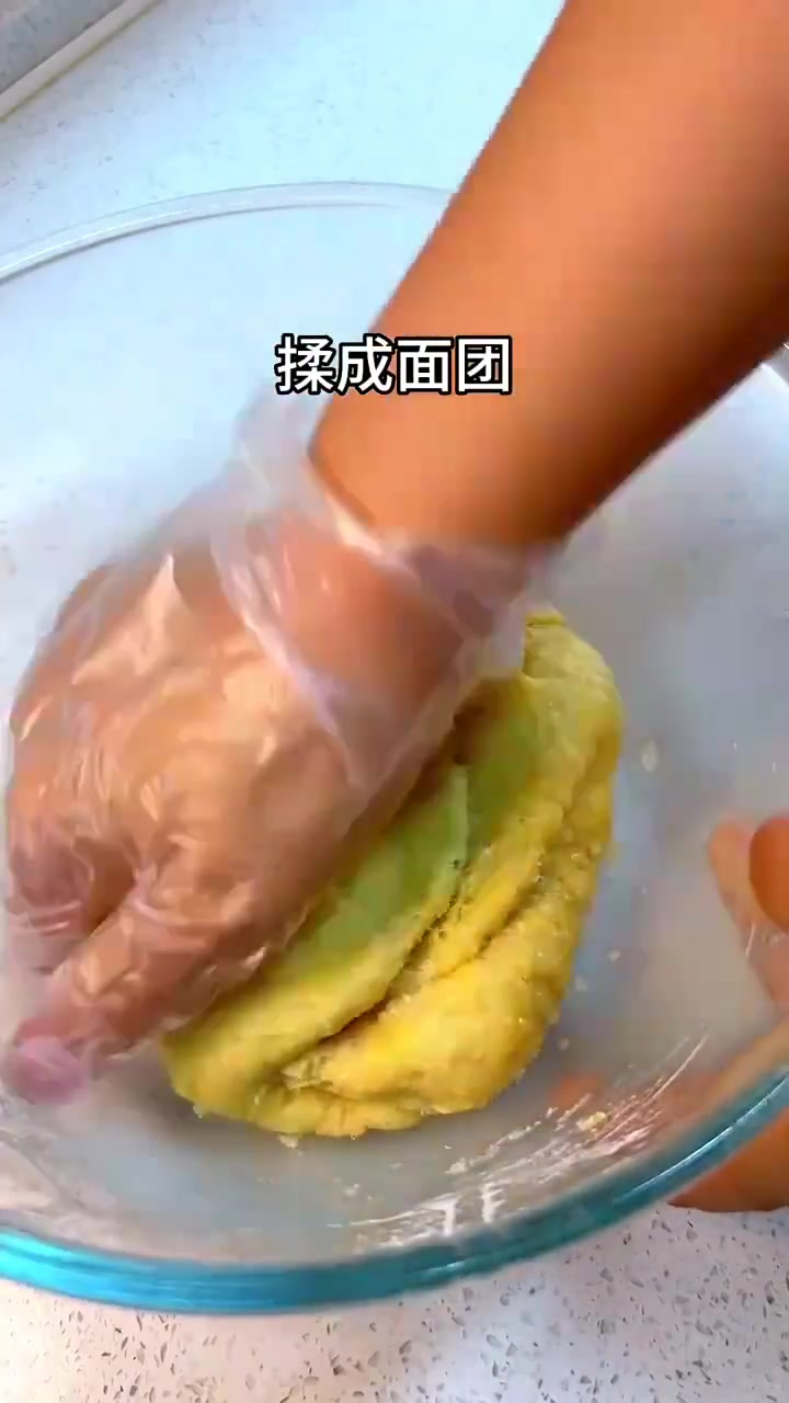 不加水也可以做出松软拉丝的蜜豆面包，超级好吃