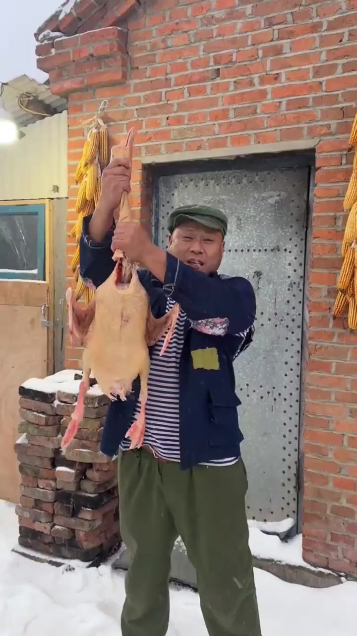这种天气就是要吃铁锅炖大鹅