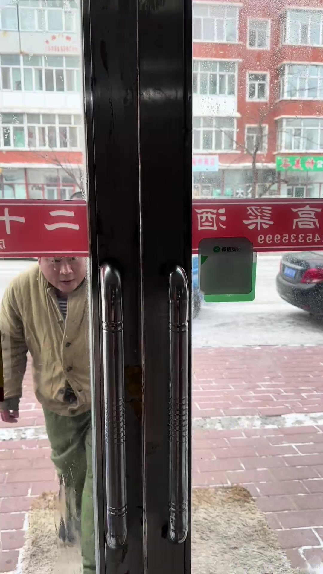 东北有了天然大冰箱,那能闲着吗,今天包两缸冻饺子够吃